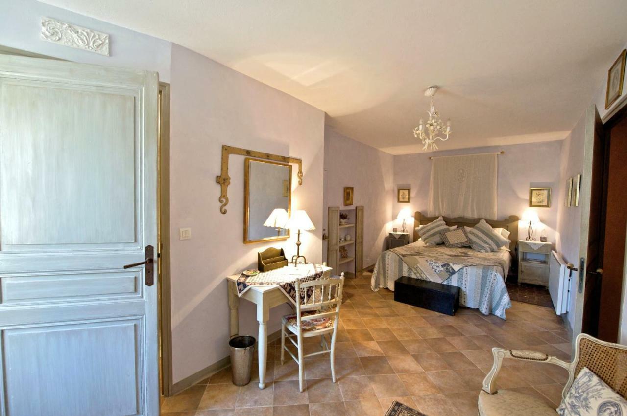 Le Clos Des Freres Gris Bed and Breakfast Aix-en-Provence Eksteriør billede
