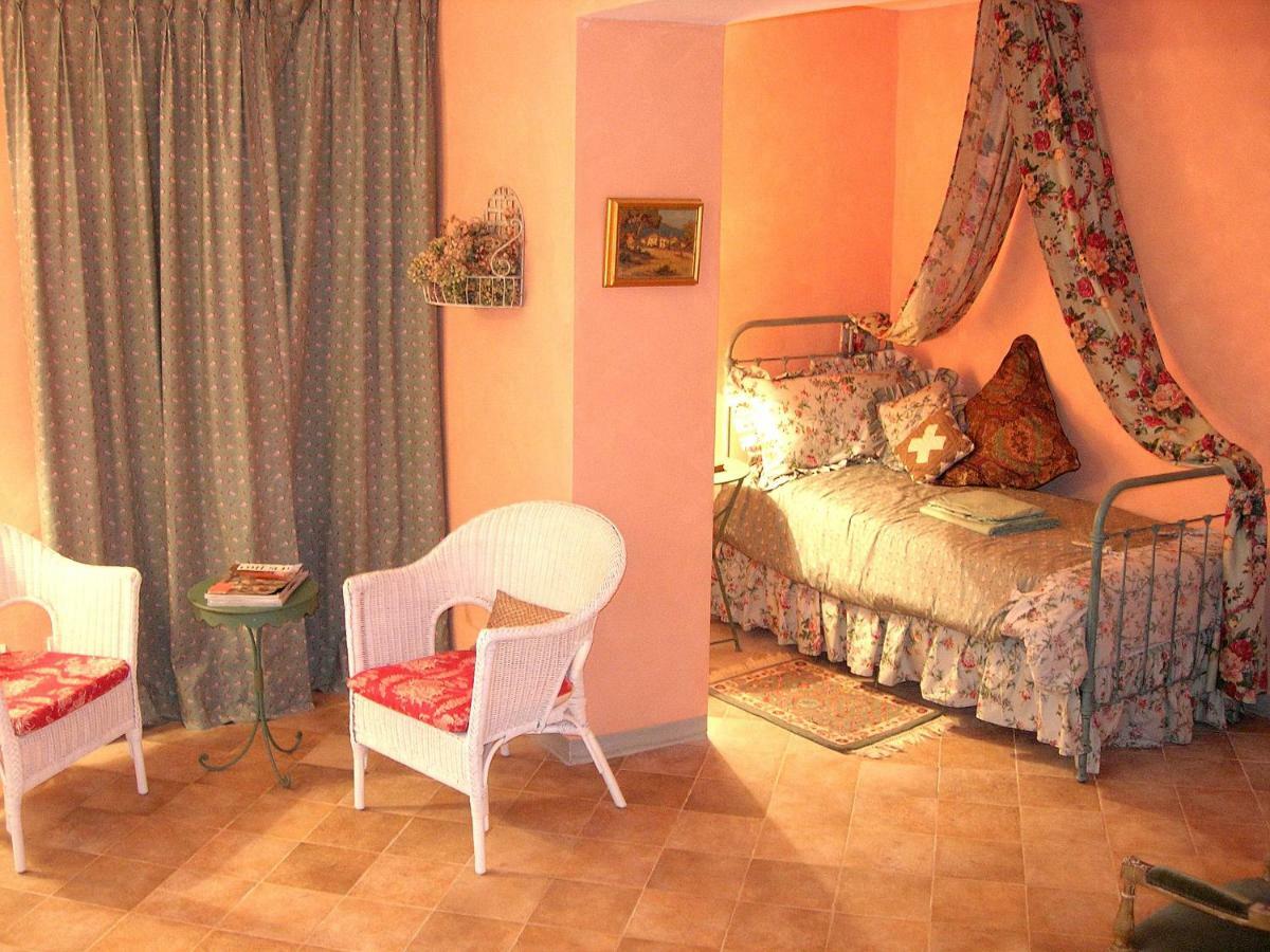 Le Clos Des Freres Gris Bed and Breakfast Aix-en-Provence Eksteriør billede