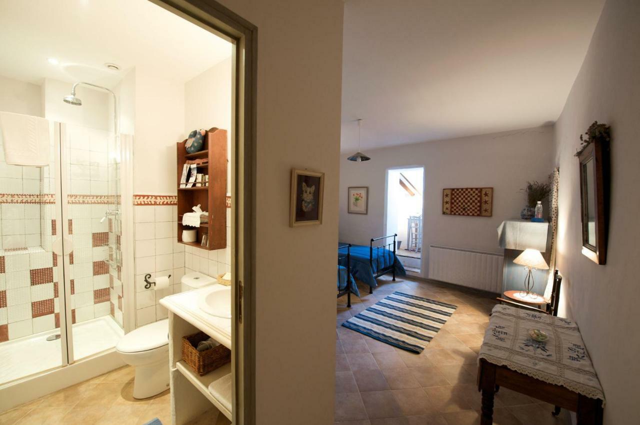 Le Clos Des Freres Gris Bed and Breakfast Aix-en-Provence Eksteriør billede