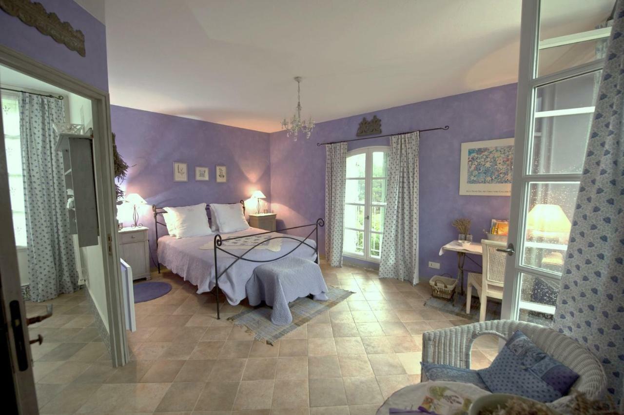 Le Clos Des Freres Gris Bed and Breakfast Aix-en-Provence Eksteriør billede